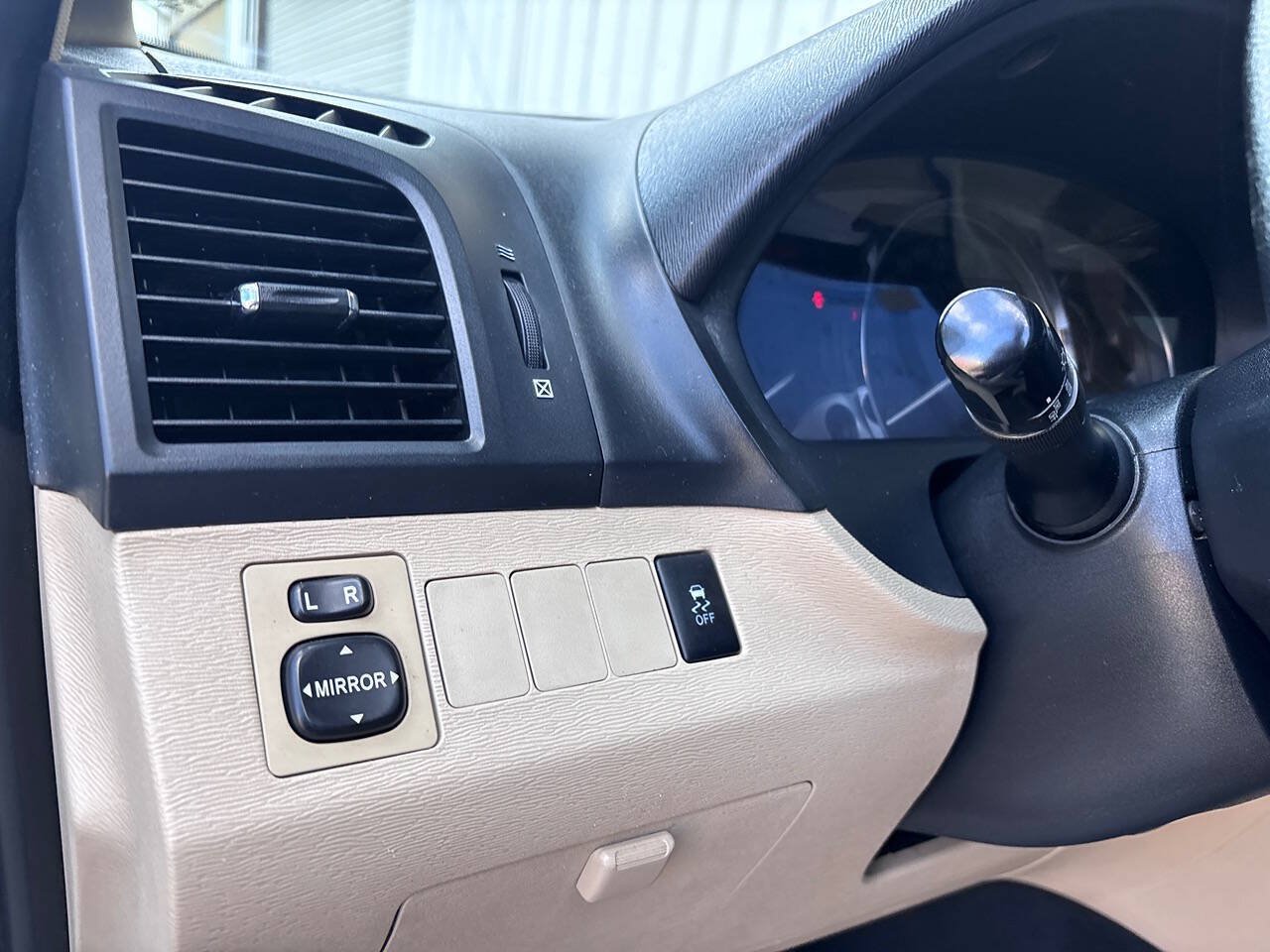 Used 2009 Toyota Venza w/ Security Pkg FWD image 32