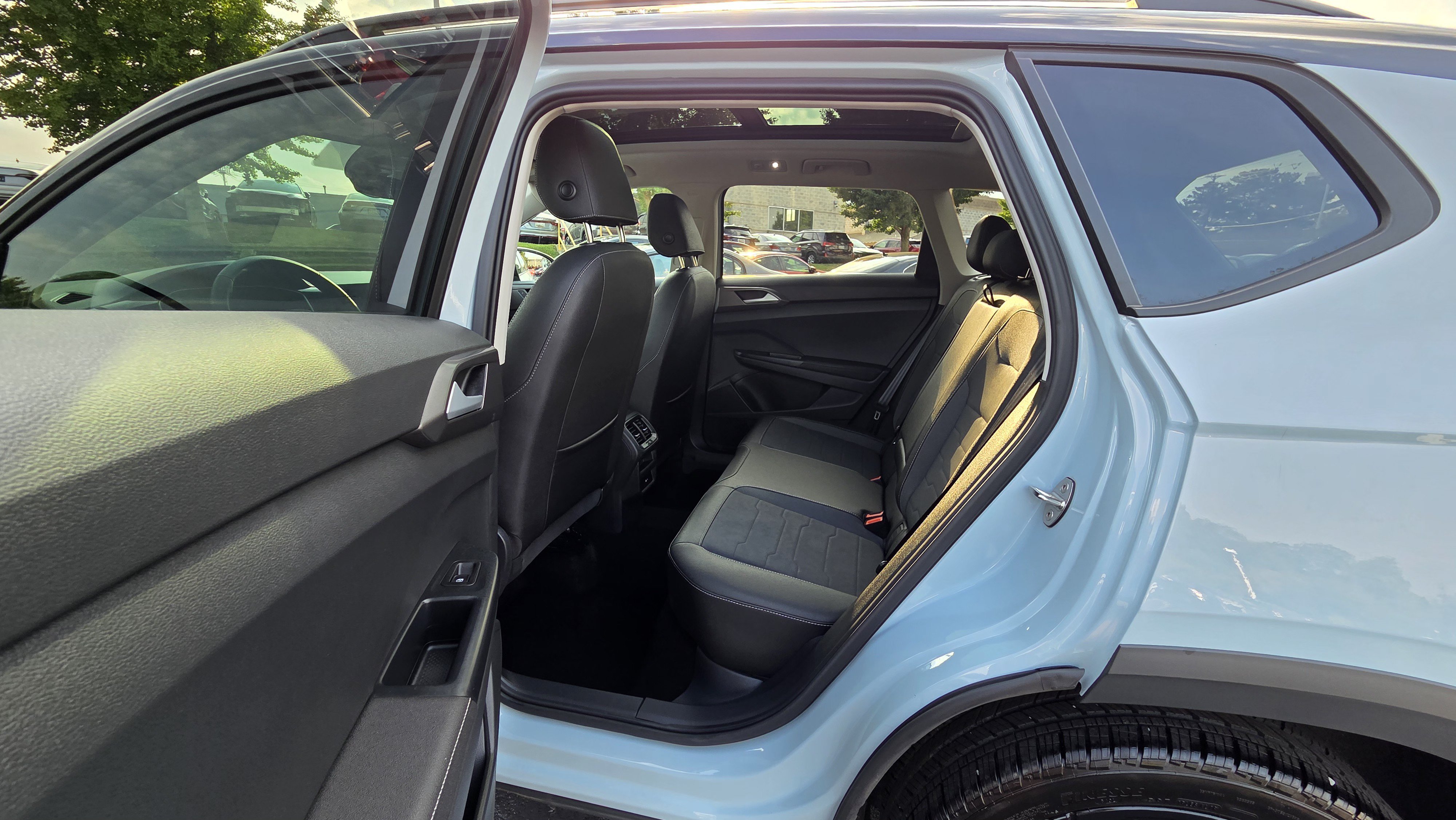 Certified 2025 Volkswagen Taos SE AWD/4WD image 30