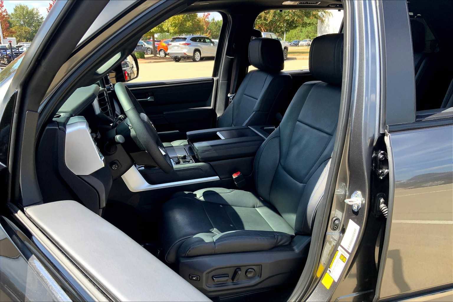 Used 2025 Toyota Sequoia Platinum image 7