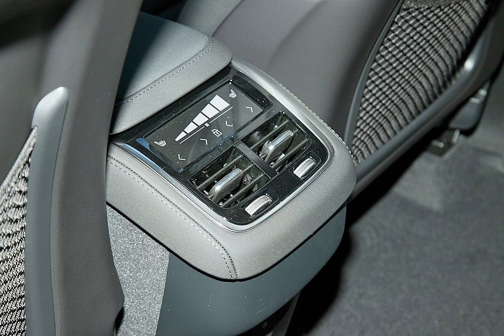 New 2026 Volvo XC90 B6 Plus w/ Protection Package Premier image 22
