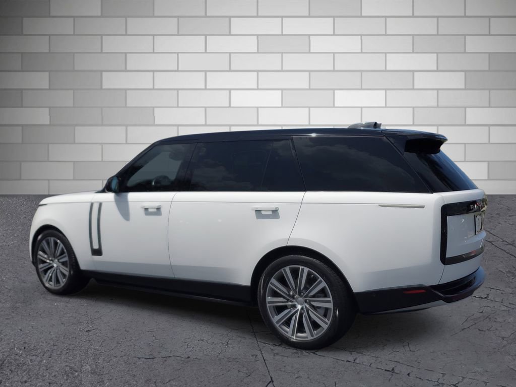 Used 2023 Land Rover Range Rover Long Wheelbase SE image 2