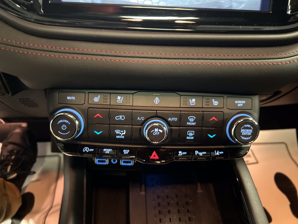 Used 2025 Dodge Durango GT AWD/4WD image 19