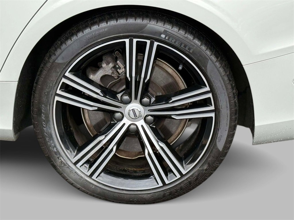 Used 2019 Volvo S60 T8 Inscription image 13