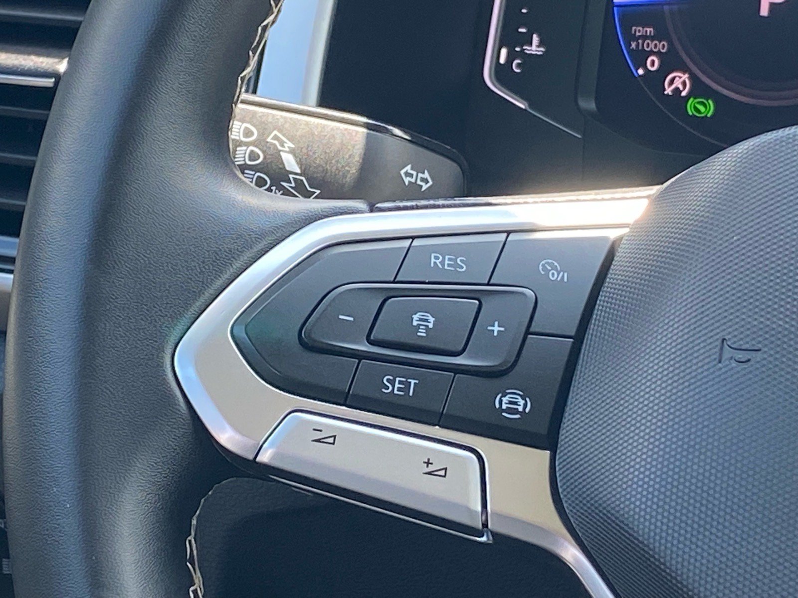 Used 2023 Volkswagen Atlas SE w/ Panoramic Sunroof Package AWD/4WD image 6