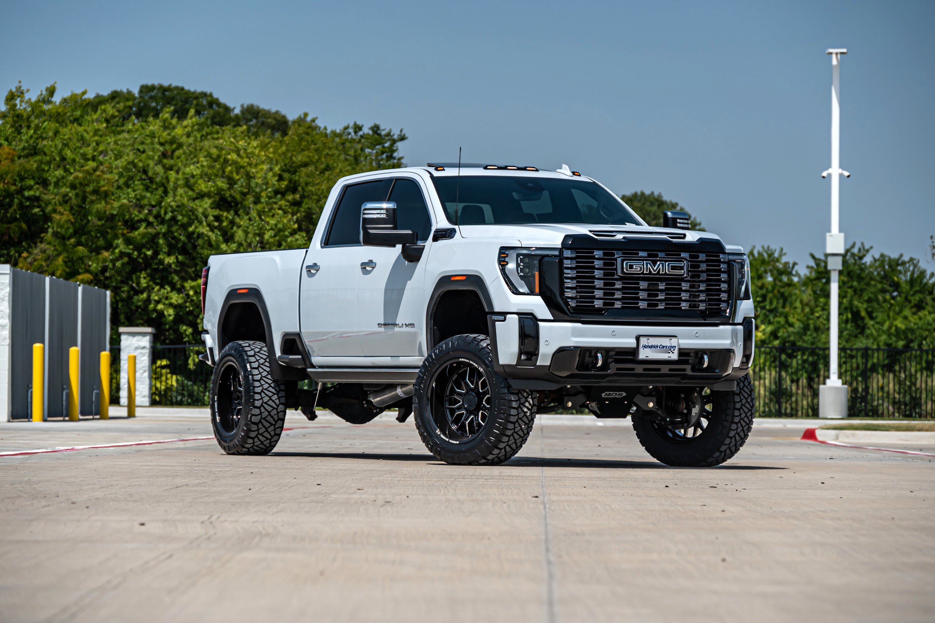 Used 2026 GMC Sierra 2500 Denali Ultimate AWD/4WD image 2