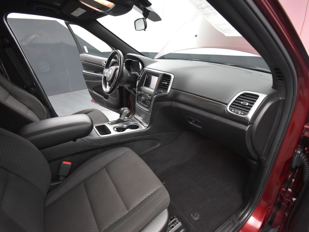 Used 2021 Jeep Grand Cherokee Laredo image 14