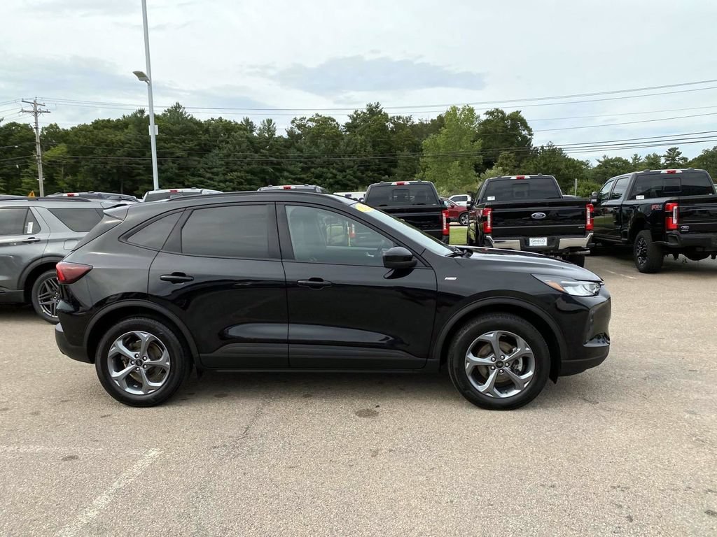 Used 2025 Ford Escape ST-Line Select AWD/4WD image 2