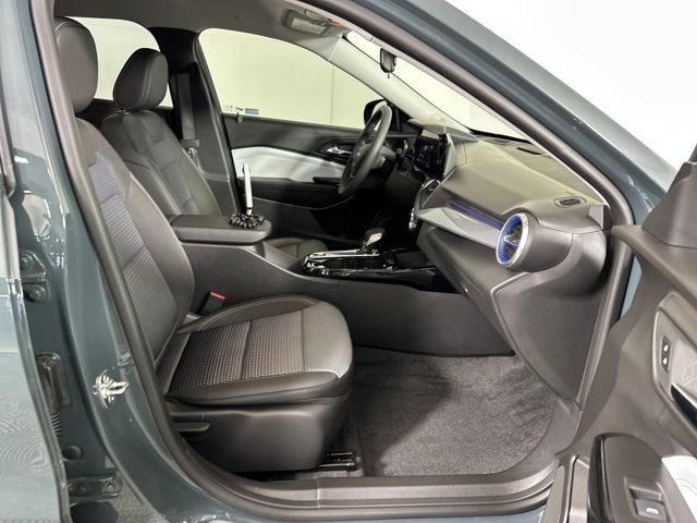 Used 2025 Chevrolet Trax LT image 28