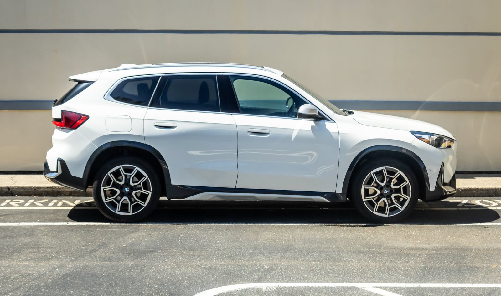 Used 2023 BMW X1 xDrive28i w/ Convenience Package AWD/4WD image 10