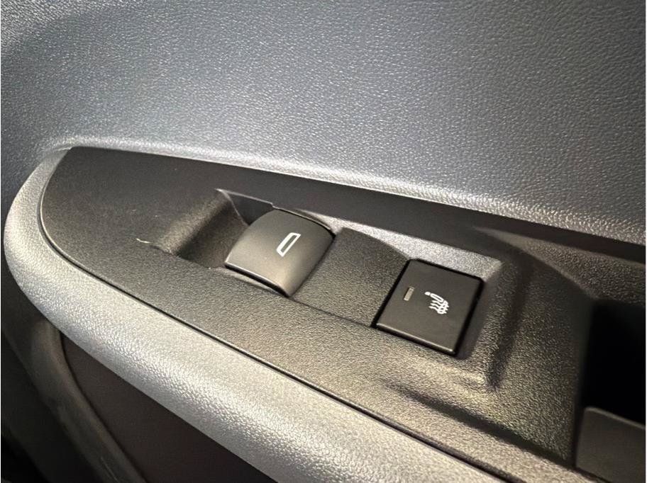Used 2018 Chevrolet Bolt Premier w/ Driver Confidence II Package FWD image 27