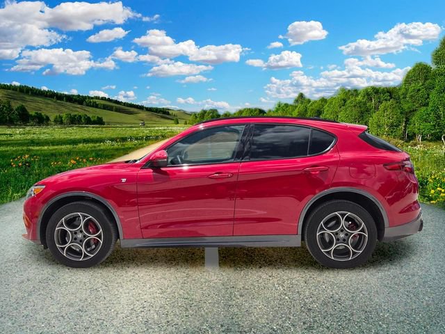 Used 2022 Alfa Romeo Stelvio Ti w/ Active Assist Plus Package AWD/4WD image 3