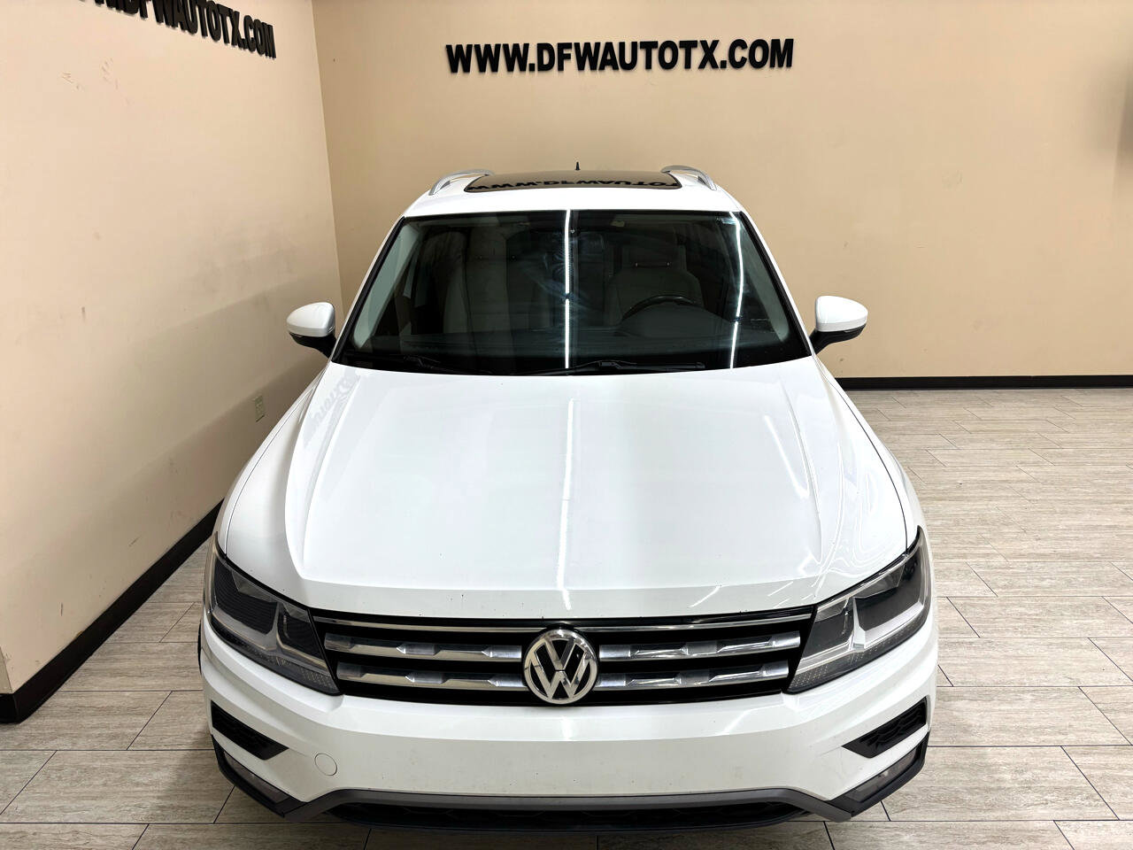 Used 2018 Volkswagen Tiguan SEL image 3