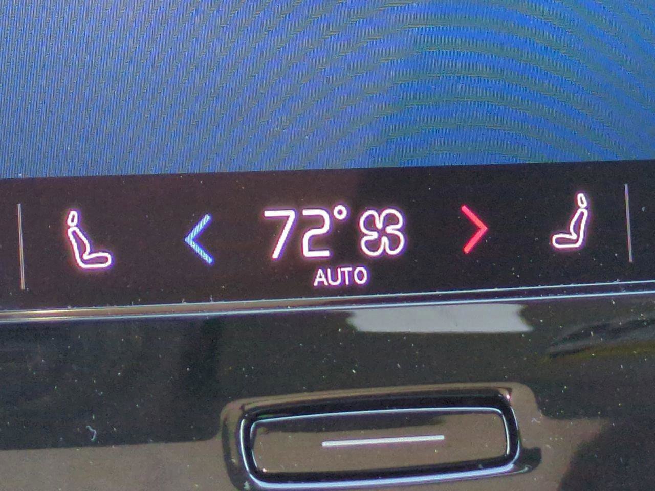 New 2025 Volvo XC40 B5 Core w/ Protection Package Premier image 19