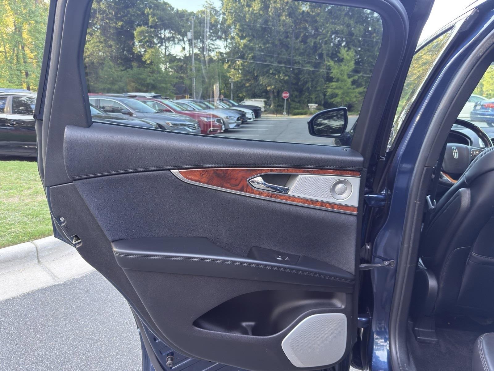 Used 2017 Lincoln MKX Reserve w/ Luxury Package image 21