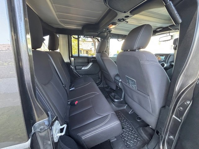 Used 2017 Jeep Wrangler Unlimited Rubicon w/ Connectivity Group image 33