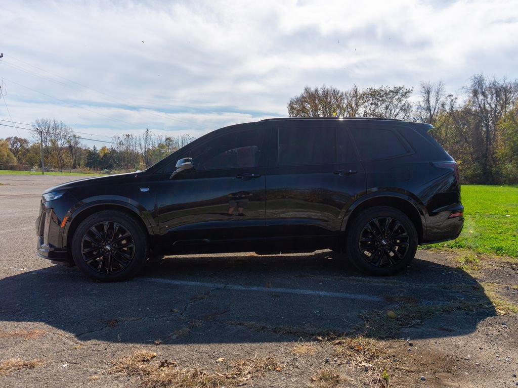 Used 2021 Cadillac XT6 Sport w/ LPO, ONYX Package image 9