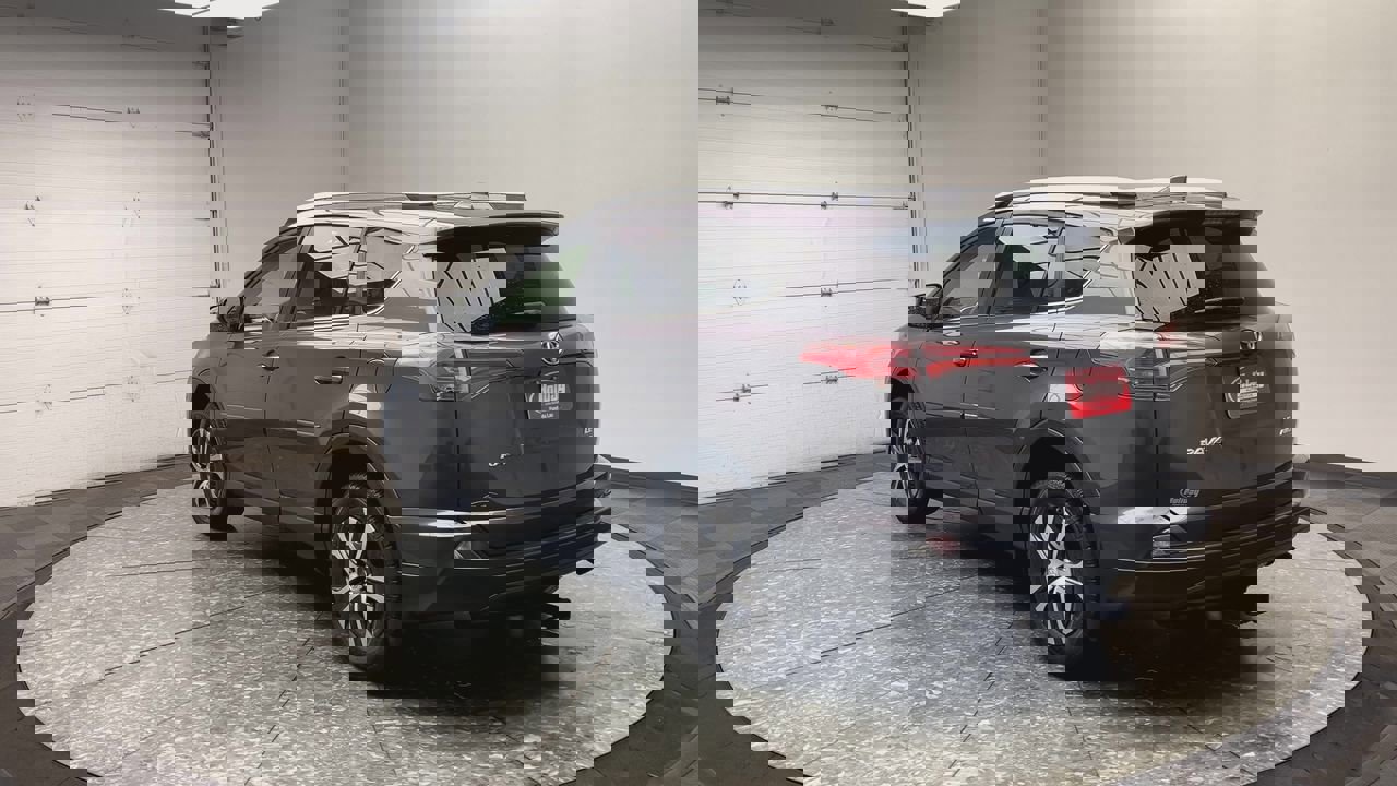 Used 2017 Toyota RAV4 LE w/ Carpet Mat Package image 29