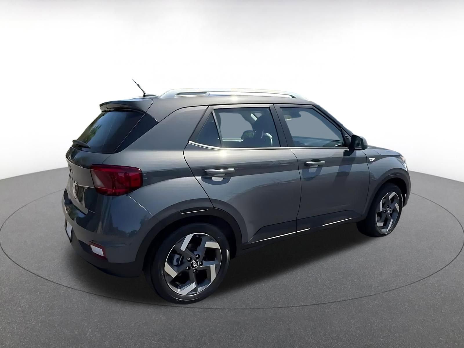 Used 2025 Hyundai Venue SEL FWD image 15