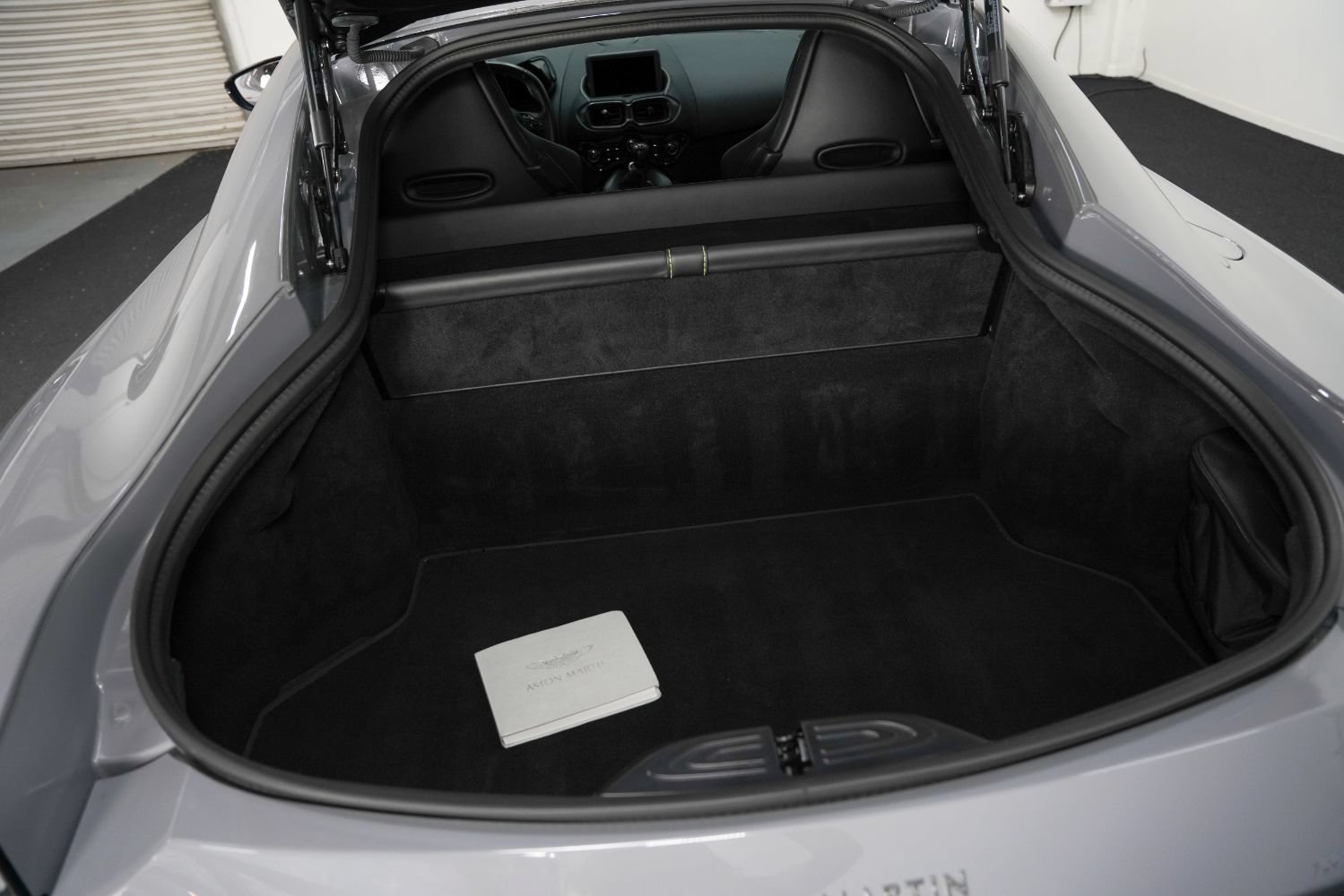 Used 2020 Aston Martin V8 Vantage AMR RWD image 53
