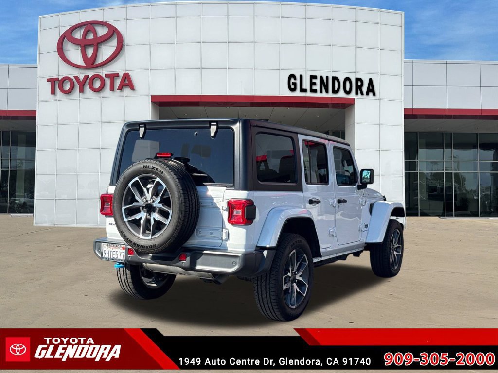 Used 2024 Jeep Wrangler Unlimited w/ Convenience Group AWD/4WD image 11