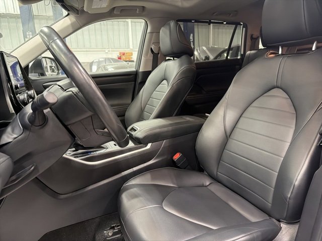 Certified 2024 Toyota Highlander AWD image 14
