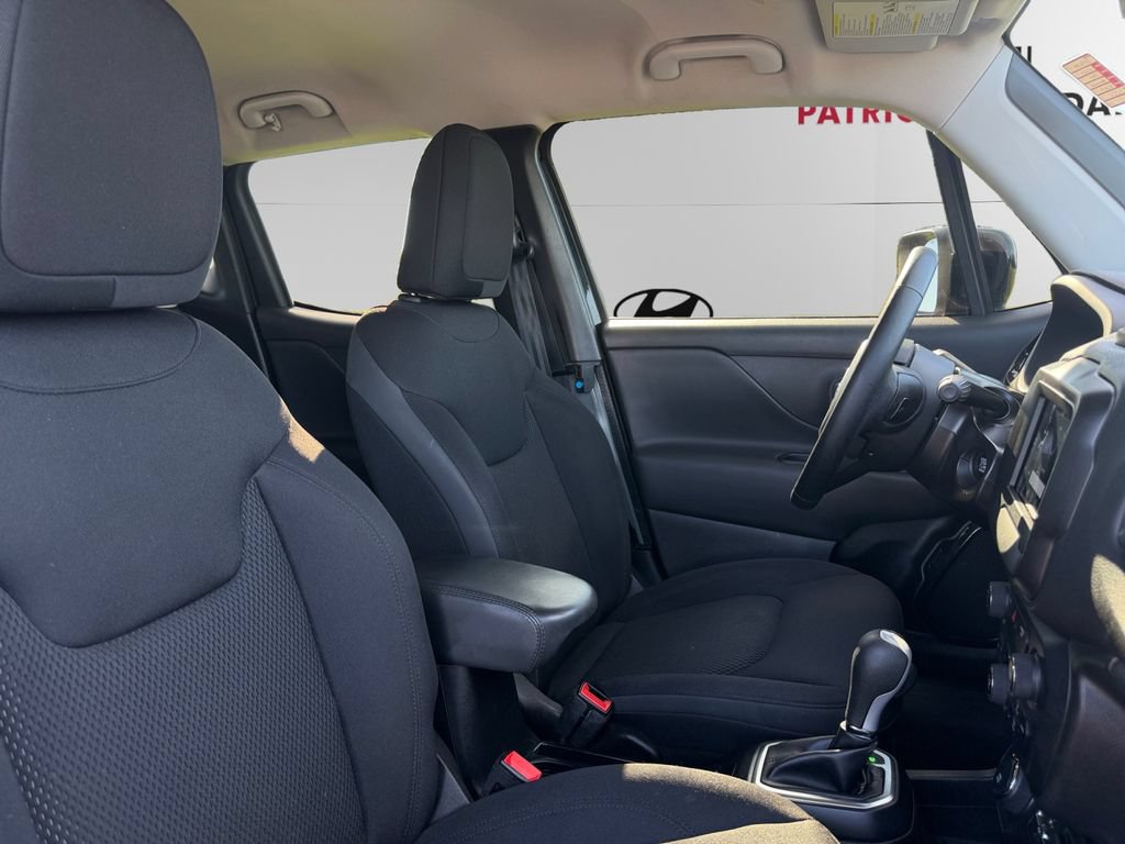 Used 2020 Jeep Renegade Altitude AWD/4WD image 13