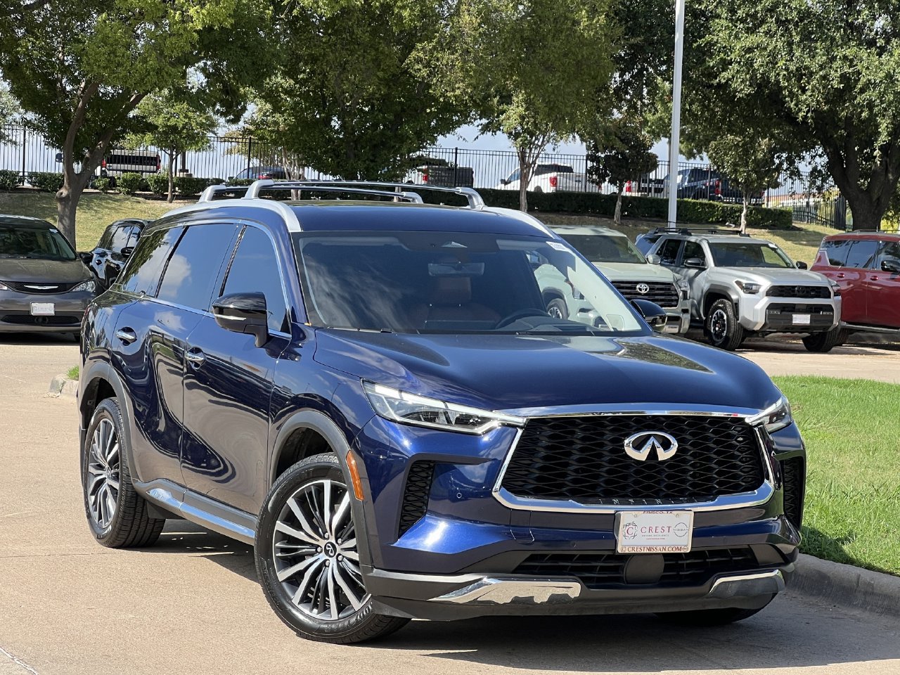Used 2022 INFINITI QX60 Sensory w/ Vision Package AWD/4WD image 2