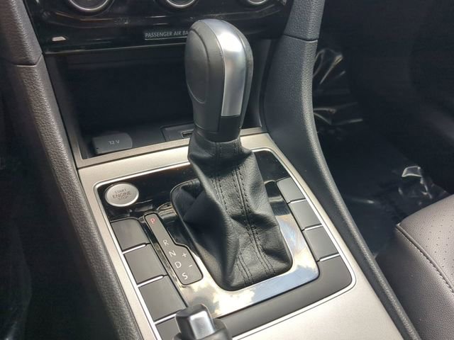 Certified 2022 Volkswagen Passat 2.0T SE FWD image 24
