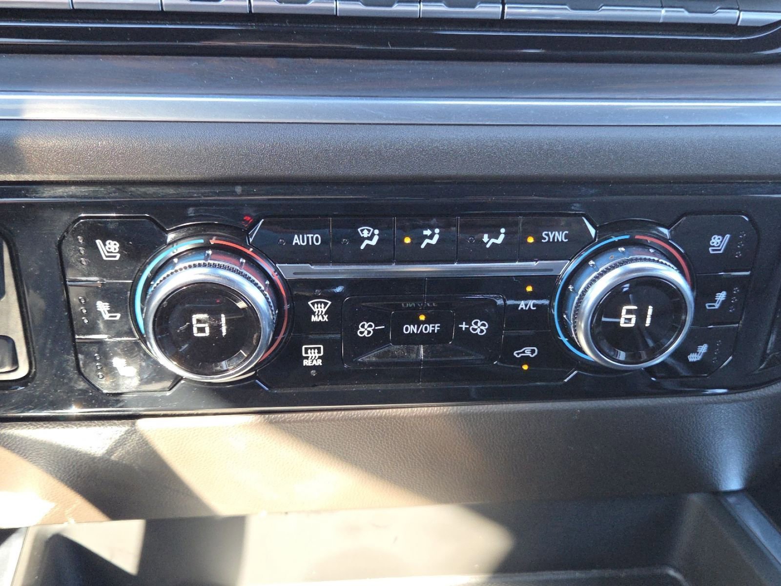Used 2025 GMC Sierra 1500 SLT w/ SLT Convenience Package AWD/4WD image 35