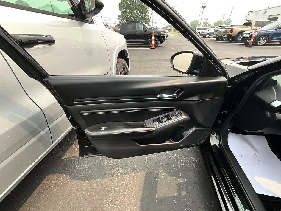 Used 2019 Nissan Altima 2.5 S FWD image 12
