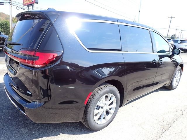 New 2026 Chrysler Pacifica Select AWD/4WD image 7