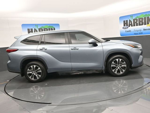 Used 2023 Toyota Highlander XLE image 7