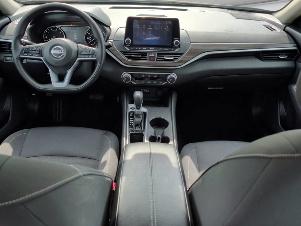 Used 2025 Nissan Altima 2.5 SV FWD image 18