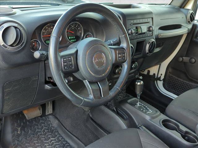 Used 2015 Jeep Wrangler Sport w/ Connectivity Group AWD/4WD image 9