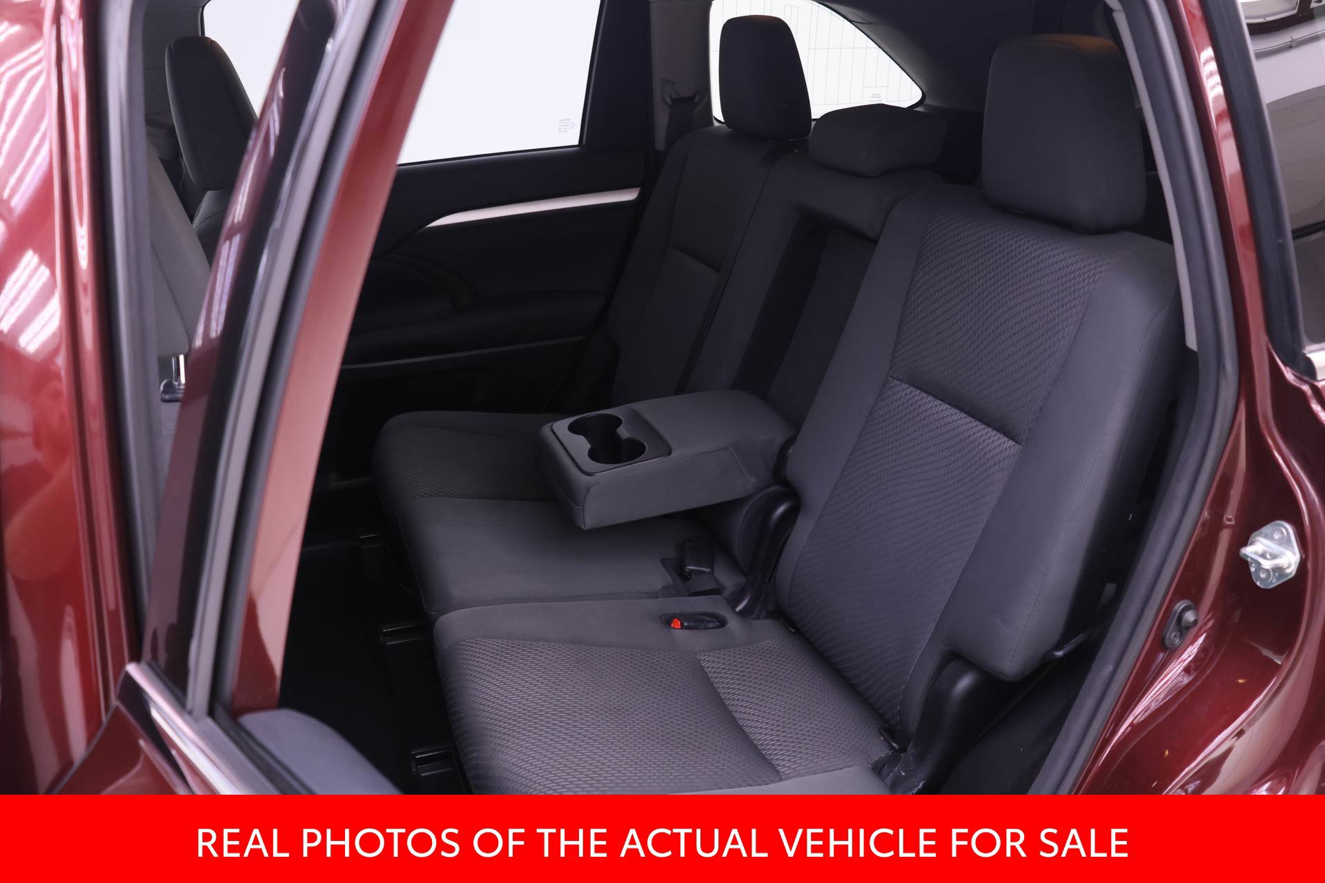 Used 2018 Toyota Highlander LE FWD image 10