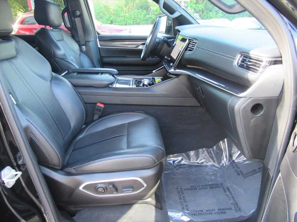 Used 2024 Jeep Wagoneer 4WD image 10