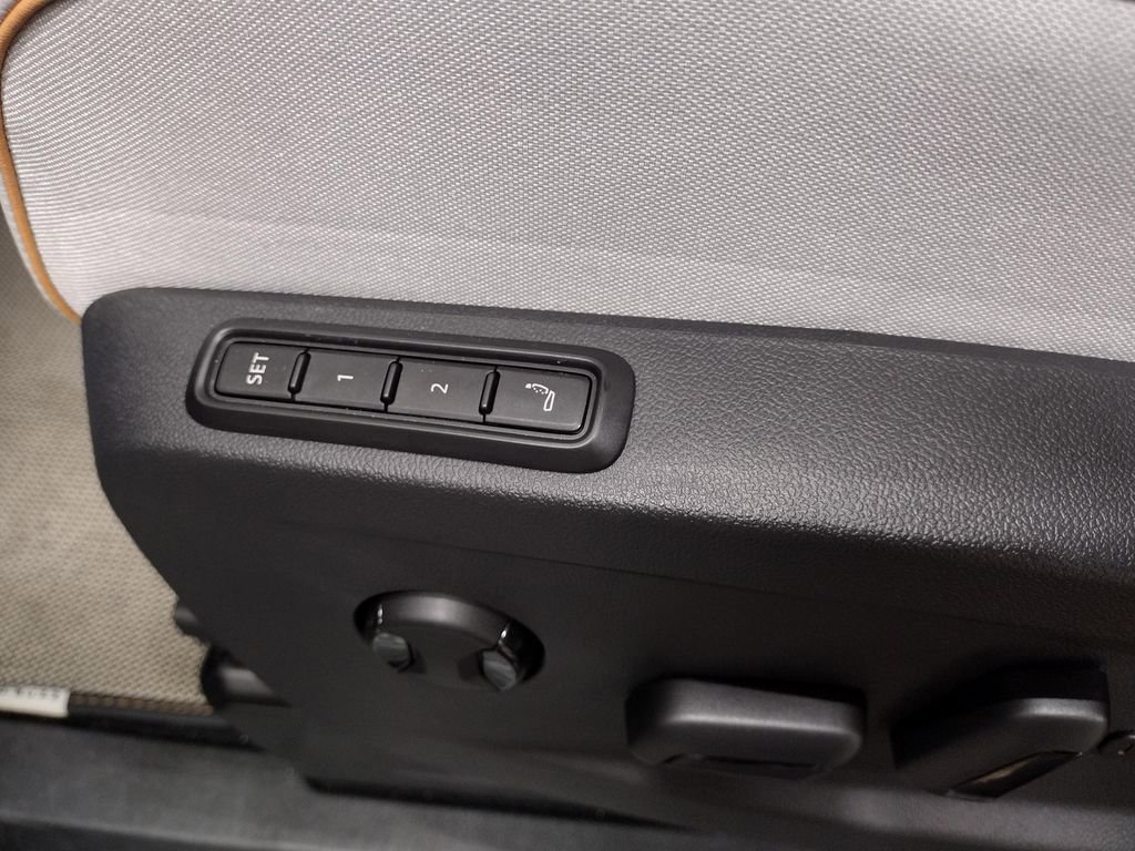 New 2025 Volkswagen ID. Buzz 1st Edition image 25