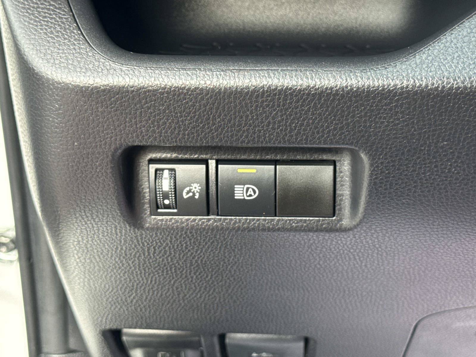 Used 2025 Toyota RAV4 XLE AWD/4WD image 18