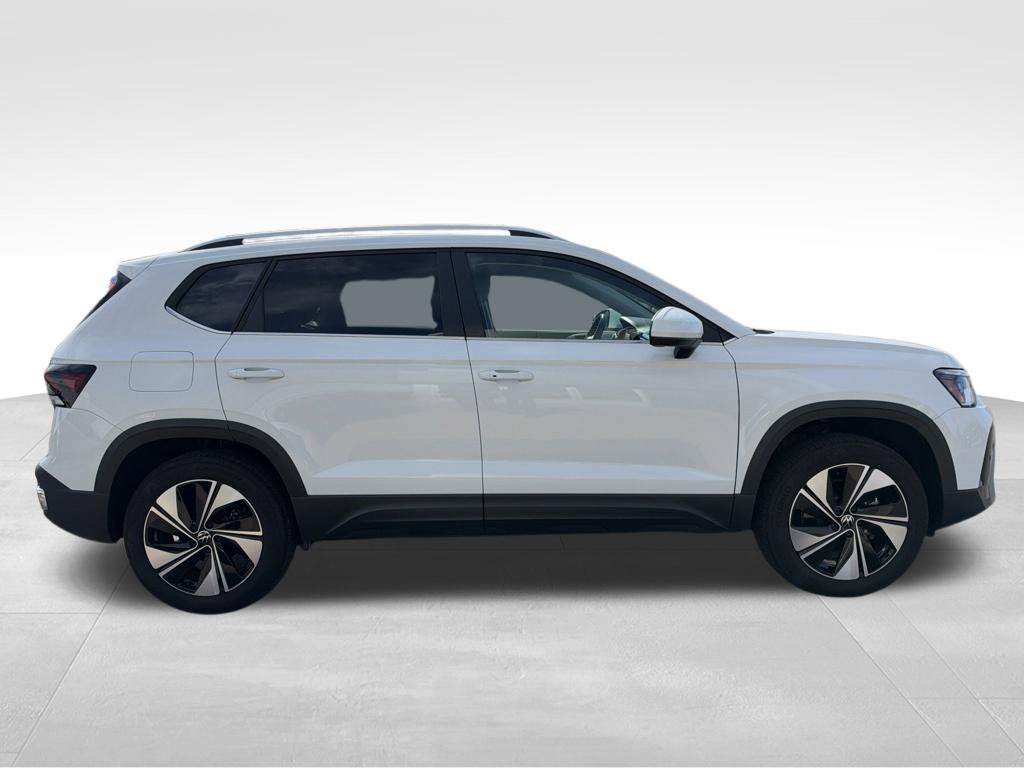 Used 2025 Volkswagen Taos SE AWD/4WD image 7