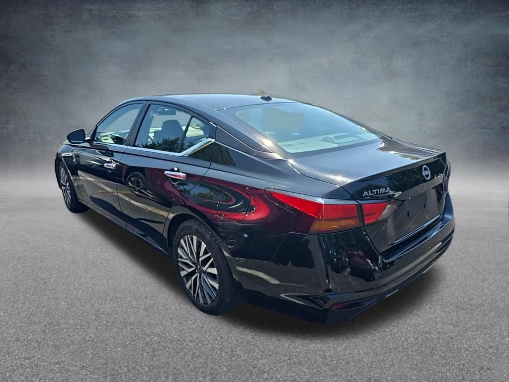 Used 2025 Nissan Altima 2.5 SV FWD image 5