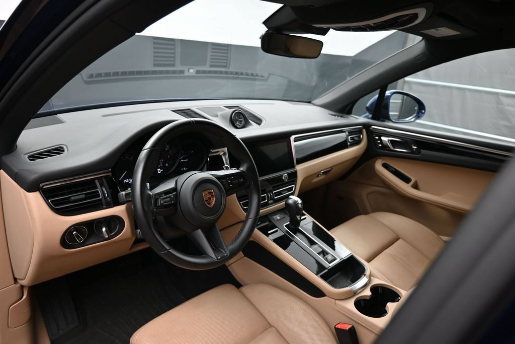 Used 2024 Porsche Macan AWD/4WD image 4
