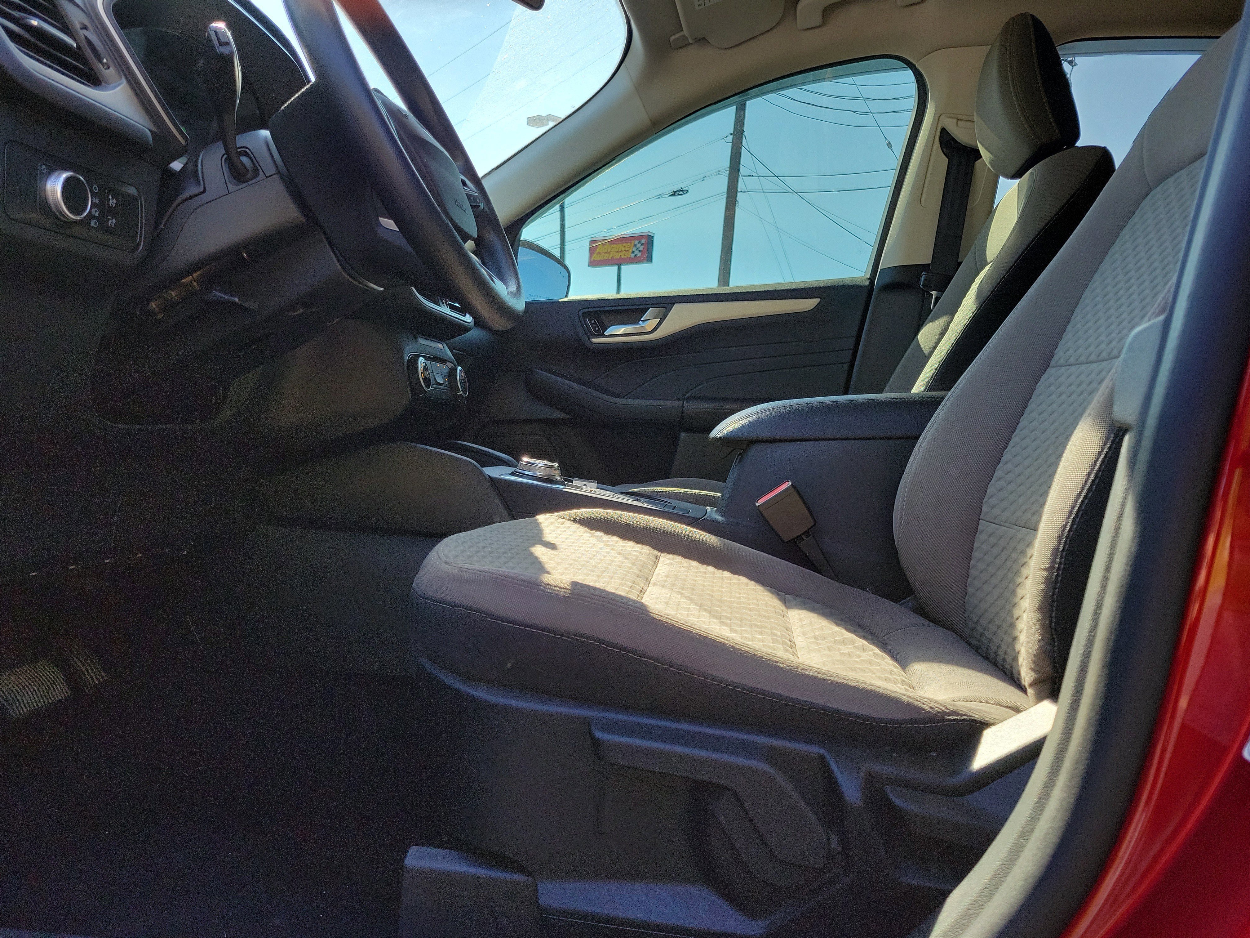 Used 2021 Ford Escape SE image 16