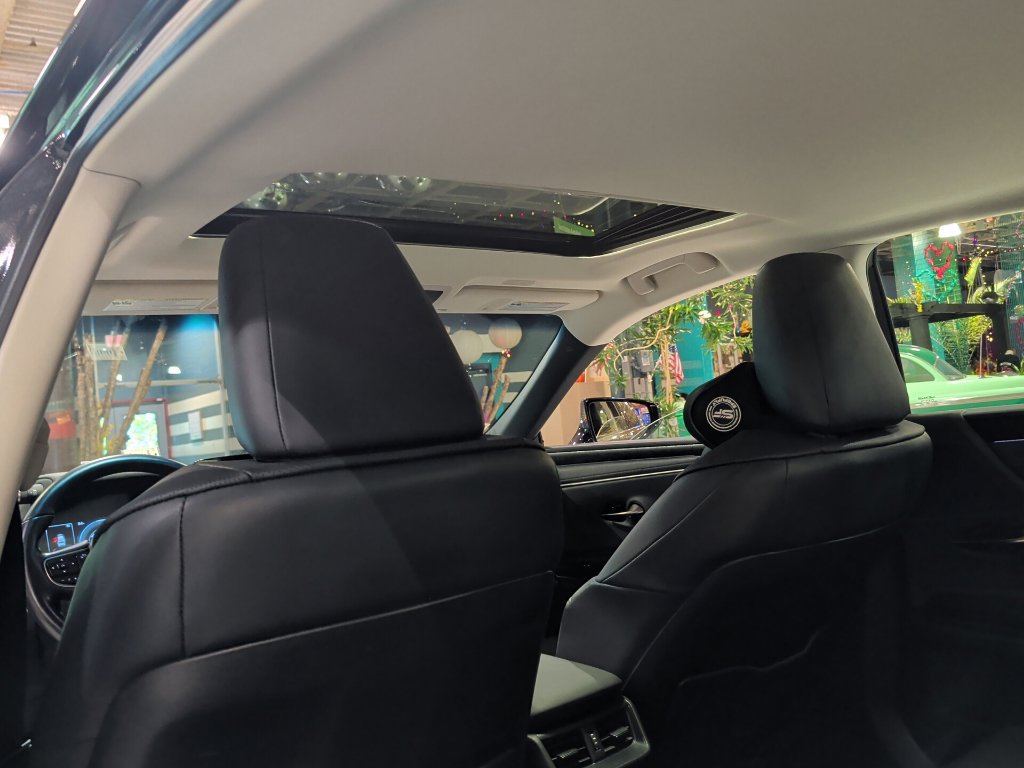 Used 2023 Lexus ES 300h w/ Premium Package FWD image 8