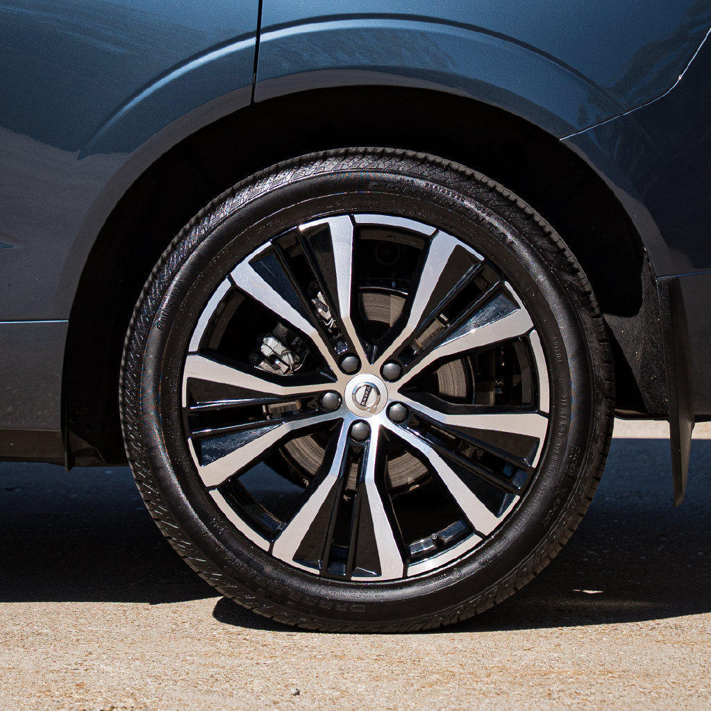 Certified 2025 Volvo XC60 B5 Plus w/ Protection Package Premier AWD/4WD image 9