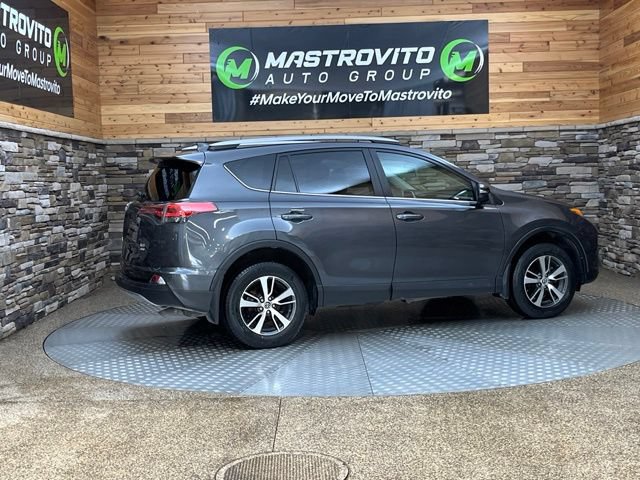 Used 2018 Toyota RAV4 XLE AWD/4WD image 14