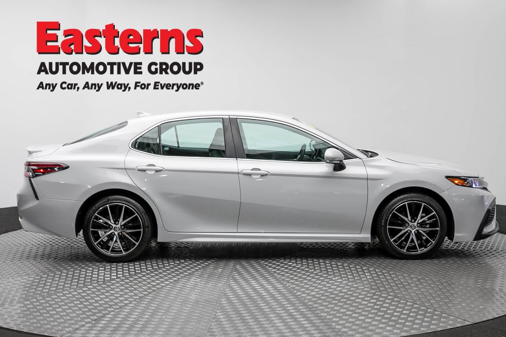 Used 2024 Toyota Camry SE w/ Cold Weather Package FWD image 4