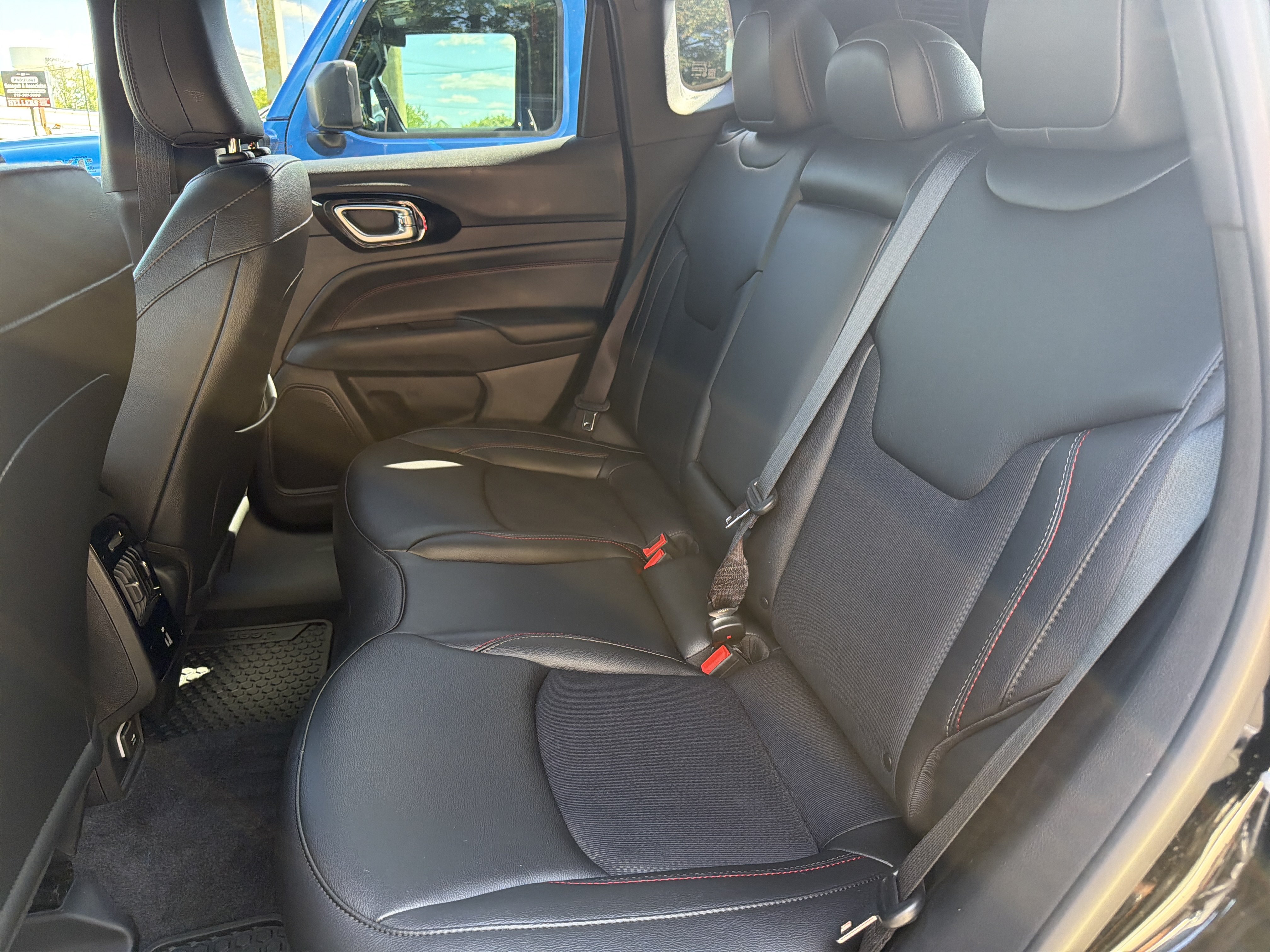Certified 2025 Jeep Compass Trailhawk w/ Trailhawk Convenience Group AWD/4WD image 10