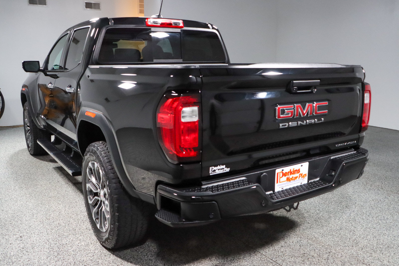 Used 2023 GMC Canyon Denali AWD/4WD image 9