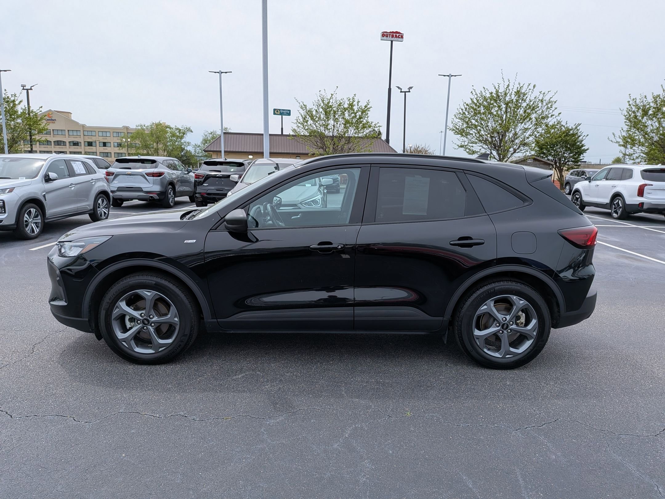 Used 2025 Ford Escape ST-Line FWD image 6