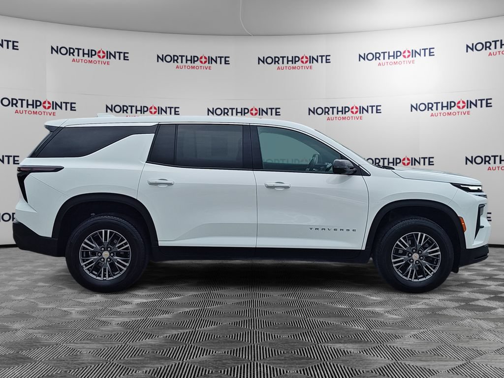 Used 2024 Chevrolet Traverse LS FWD image 7